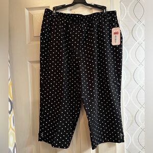 Allison Daley size 14P black polyester with white polka dots capri pants NWT